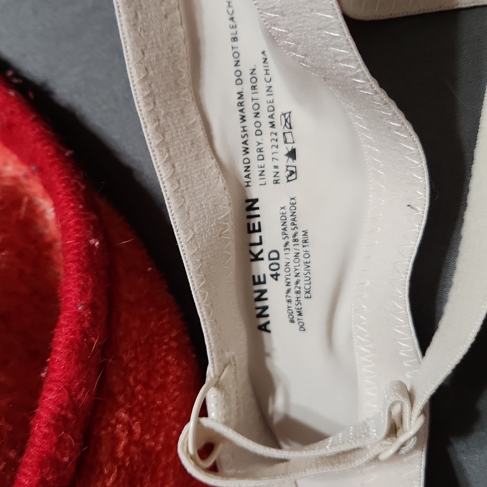 Bras - Picture 12 of 12